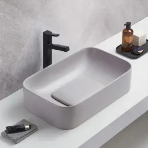 Lavoar ceramic pe blat gri deschis mat Luna 610 mm